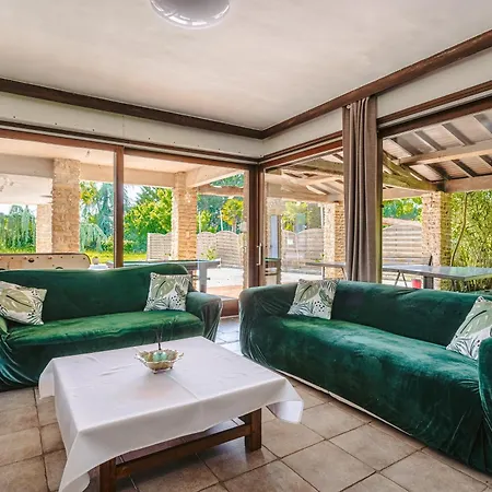 D'hote Saphir Bed & Breakfast Genouille (Charente-Maritime)