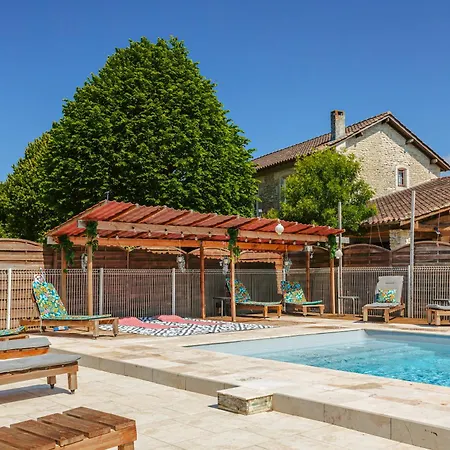 D'hote Saphir Bed & Breakfast Genouille (Charente-Maritime)