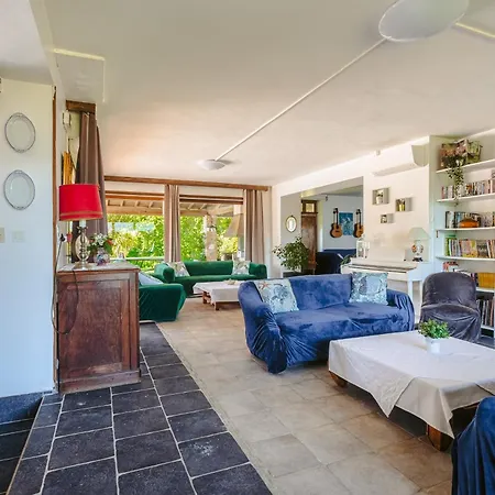 Bed & Breakfast D'hote Saphir Genouille (Charente-Maritime)
